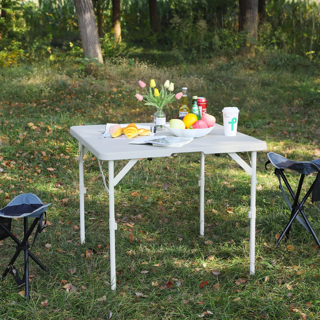 Table à cartes carrée légère et portable avec pieds pliables 